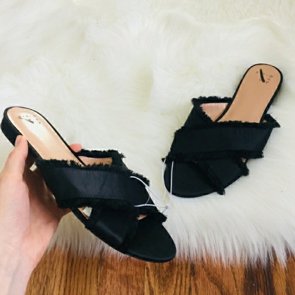 A NEW DAY WOMEN'S SEPHORIE FRAYED CROSSBAND SLIDES SANDALS SIZE 6 BLACK NEW - Picture 1 of 8